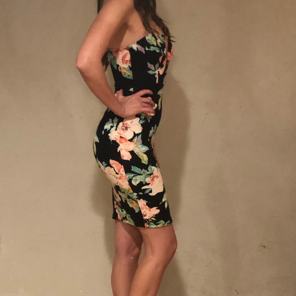Sexy, tropical print dress! 💃🏼🍹🏝✈️⛵️